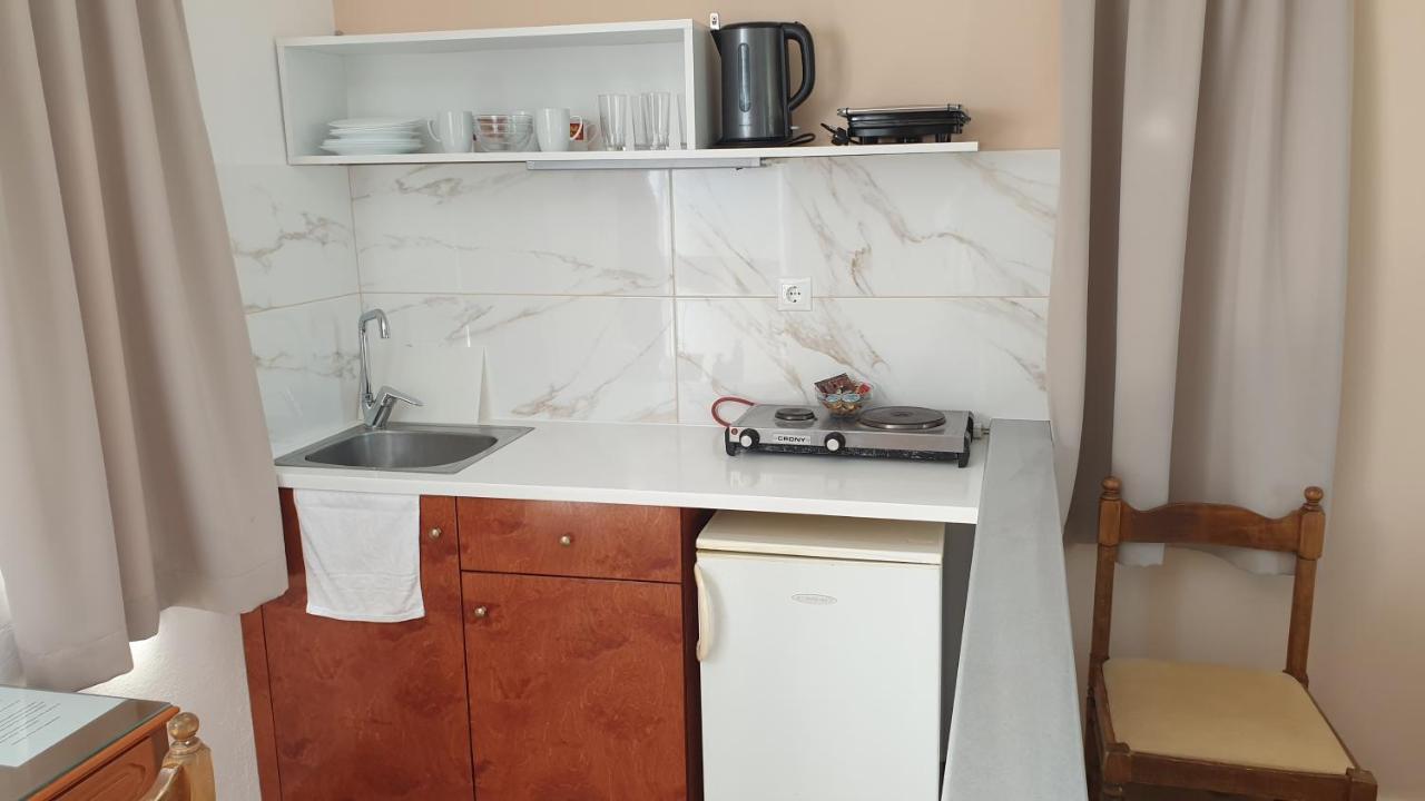Miros Hotel Apartments Тигаки Экстерьер фото