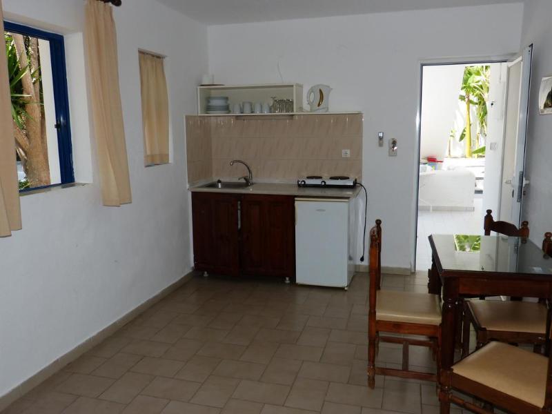 Miros Hotel Apartments Тигаки Экстерьер фото