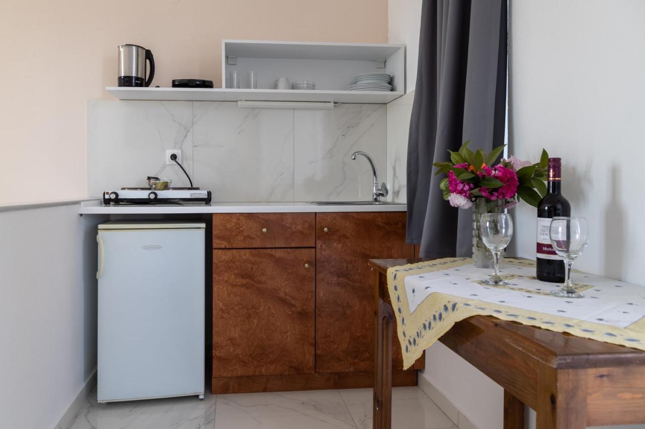 Miros Hotel Apartments Тигаки Экстерьер фото